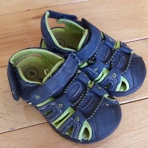 Genuine Baby Osh Kosh Sandal Size 4